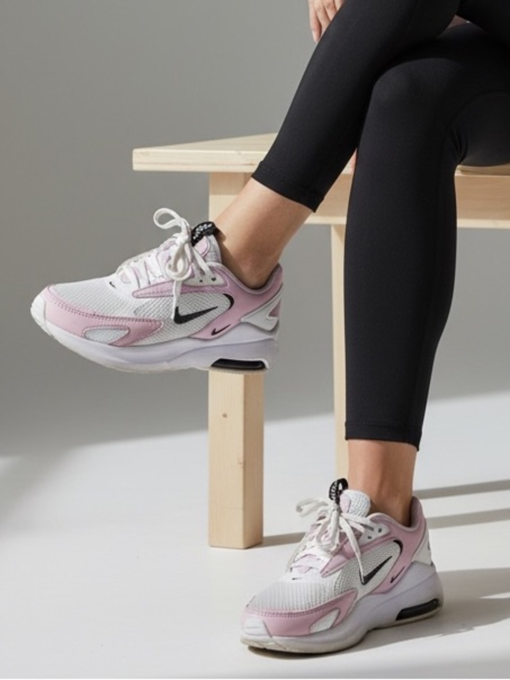 Nike Air Max women athletic sneakers in pink and white size 7